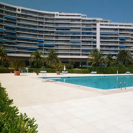 Apartman Le Suffren Ii